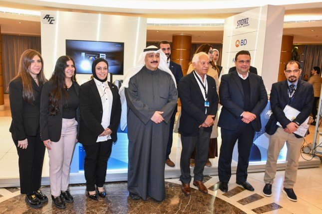 العوضي: الجراحة الروبوتية ركيزة أساسية بمنظومة التطوير الجراحي في الكويت 3 khaligyoun06437