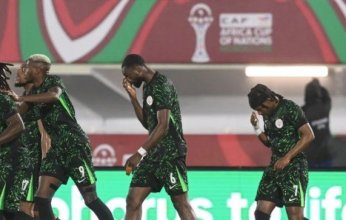 "تمرد المكافآت" يضرب معسكر نيجيريا في المغرب