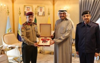 وزير الدفاع الكويتي يتسلم كراسة المراسم والبروتوكولات الموحدة للجهات العسكرية