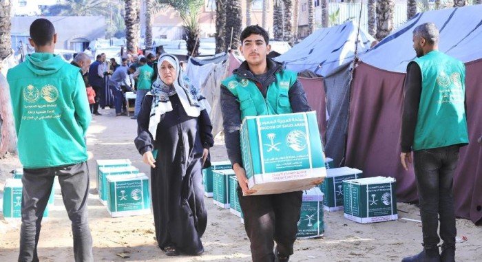 جهود متواصلة لمركز سلمان للإغاثة في إغاثة مخيمات النازحين وسط غزة جهود متواصلة لمركز سلمان للإغاثة في إغاثة مخيمات النازحين وسط غزة