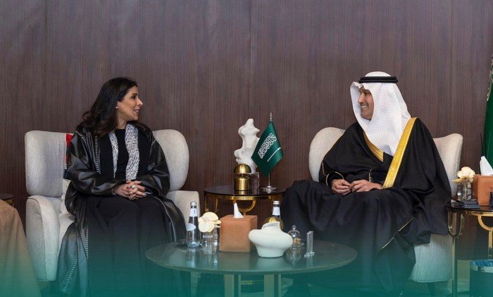وزير الأشغال الكويتية ووزير النقل السعودي يبحثان تعزيز التعاون بمجالات النقل والخدمات اللوجستية وزير الأشغال الكويتية ووزير النقل السعودي يبحثان تعزيز التعاون بمجالات النقل والخدمات اللوجستية