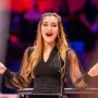 الفنانة ياسمينا صباح تحلّق بالموسيقى معلّقة في الهواء عند برج خليفة 5 khaligyoun17639