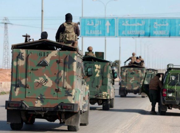 أخر التطورات في سوريا.. وزارة الدفاع تمدد مهلة وقف إطلاق النار مع قسد 15 يوما أخر التطورات في سوريا.. وزارة الدفاع تمدد مهلة وقف إطلاق النار مع قسد 15 يوما