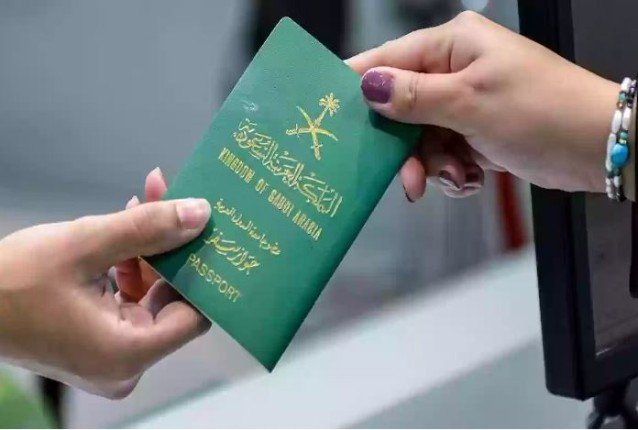 "الجوازات السعودية " تطالب المواطنين بالمحافظة على جوازاتهم والتأكد من مدة صلاحيتها قبل السفر "الجوازات السعودية " تطالب المواطنين بالمحافظة على جوازاتهم والتأكد من مدة صلاحيتها قبل السفر