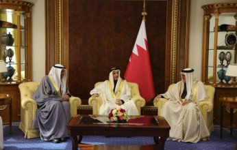 نائب رئيس مجلس الوزراء بمملكة البحرين يستقبل وزير الخارجية الكويتي