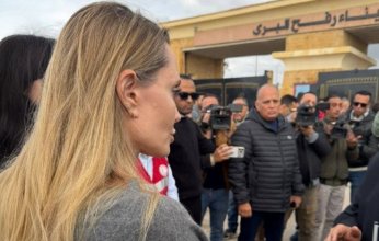 أنجلينا جولي تزور معبر رفح للاطلاع على أوضاع المصابين الفلسطينيين