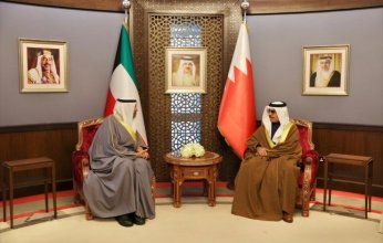 وزير الخارجية الكويتي يلتقي وزير الداخلية بمملكة البحرين