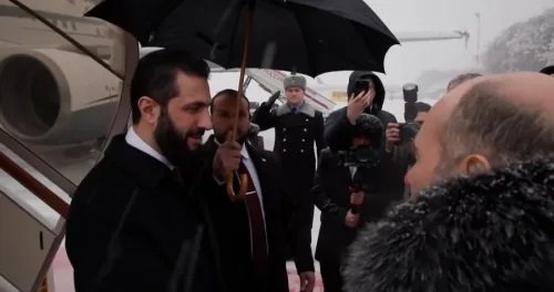 الرئيس السوري أحمد الشرع يصل موسكو لإجراء مباحثات مع بوتين الرئيس السوري أحمد الشرع يصل موسكو لإجراء مباحثات مع بوتين