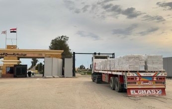 الهلال الأحمر المصري يطلق قافلة «زاد العزة» 121 إلى غزة