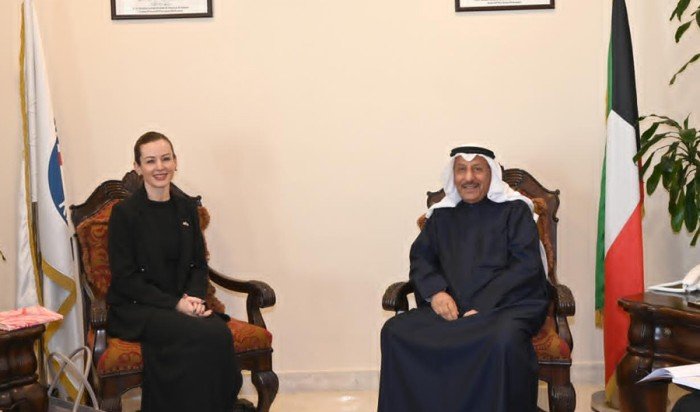 مسؤولة أمريكية تشيد بدور الهلال الأحمر الكويتي في العمل الإنساني مسؤولة أمريكية تشيد بدور الهلال الأحمر الكويتي في العمل الإنساني