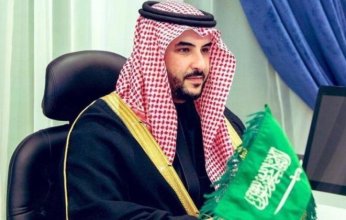 وزير الدفاع السعودي يؤكد استمرار دعم بلاده للتنمية والإعمار في اليمن‬