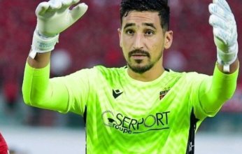 حارس الجزائر يعلن اعتزاله دوليا بعد وداع أمم إفريقيا