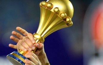 رئيس الاتحاد الإفريقي لكرة القدم يتعهد بتغيير اللوائح