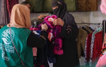 السعودية تواصل دعمها الإنساني بتوزيع 1000 قسيمة كسوة شتوية في تعز