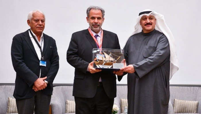 العوضي: الجراحة الروبوتية ركيزة أساسية بمنظومة التطوير الجراحي في الكويت 1 khaligyoun60237
