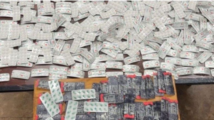 الكويت.. إحباط محاولة تهريب 3458 حبة مخدرة قادمة من إثيوبيا الكويت.. إحباط محاولة تهريب 3458 حبة مخدرة قادمة من إثيوبيا