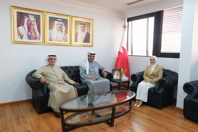 الكويت والبحرين تبحثان تعزيز التعاون الأكاديمي وتبادل الخبرات بين البلدين الكويت والبحرين تبحثان تعزيز التعاون الأكاديمي وتبادل الخبرات بين البلدين
