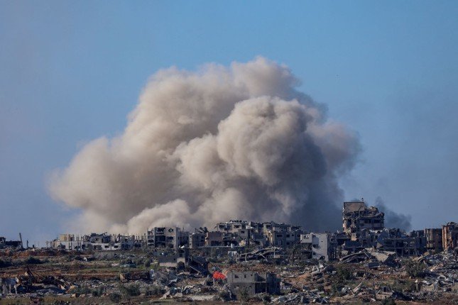 استشهاد 3 فلسطينيين جراء قصف للاحتلال الإسرائيلي جنوبي قطاع غزة استشهاد 3 فلسطينيين جراء قصف للاحتلال الإسرائيلي جنوبي قطاع غزة