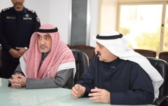 وزير الداخلية الكويتي يطمئن على الحالة الصحية لمصابي حريق مبنى المؤسسات الإصلاحية