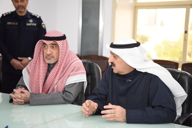 وزير الداخلية الكويتي يطمئن على الحالة الصحية لمصابي حريق مبنى المؤسسات الإصلاحية وزير الداخلية الكويتي يطمئن على الحالة الصحية لمصابي حريق مبنى المؤسسات الإصلاحية