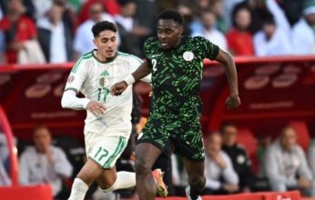 "كاف" يفرض 7 عقوبات على منتخب الجزائر بعد أحداث مباراة نيجيريا