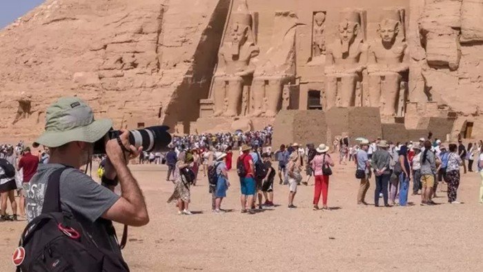 إلغاء الإجراءات الورقية بالمطارات يعيد رسم خريطة السياحة بمصر إلغاء الإجراءات الورقية بالمطارات يعيد رسم خريطة السياحة بمصر