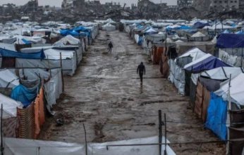 الإعلام الحكومي بغزة: المنخفض الجوي يتسبب بانجراف وتدمير 7 آلاف خيمة نازحين في القطاع