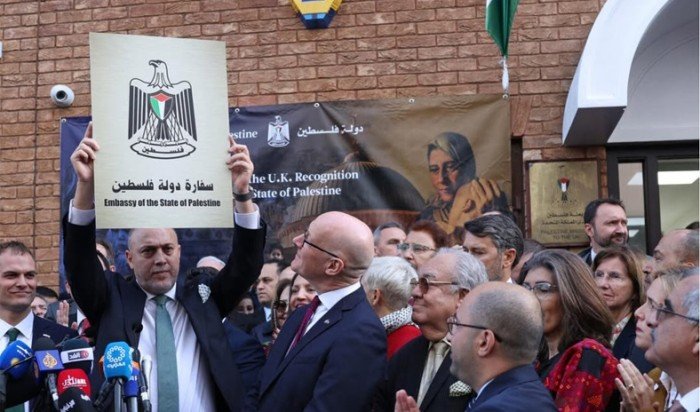 بريطانيا تعلن رسميا افتتاح سفارة فلسطين بلندن بعد اربعة اشهر من الاعتراف بها بريطانيا تعلن رسميا افتتاح سفارة فلسطين بلندن بعد اربعة اشهر من الاعتراف بها