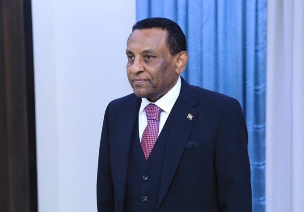 رئيس الوزراء السوداني يعلن عودة الحكومة إلى العاصمة الخرطوم رئيس الوزراء السوداني يعلن عودة الحكومة إلى العاصمة الخرطوم