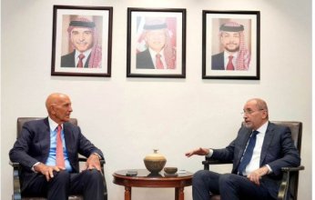 الصفدي يبحث مع المبعوث الأمريكي إلى سوريا التطورات في حلب