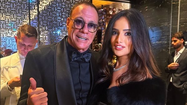 بالصور.. زينة تكشف عن لقائها بفان دام وزيارتها لمتحف توسو بالصور.. زينة تكشف عن لقائها بفان دام وزيارتها لمتحف توسو