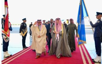 وزير الداخلية البحريني يصل الكويت في مستهل زيارة رسمية