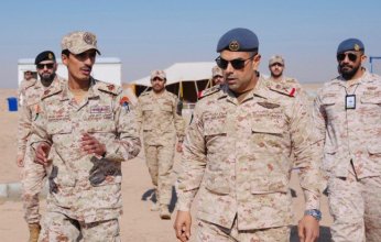 نائب رئيس الأركان الكويتي يتفقد مواقع الجيش في المنطقة الشمالية