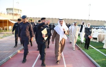 وزير الداخلية الكويتي يزور نزلاء المؤسسات الإصلاحية ويشاركهم الإفطار