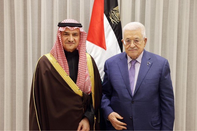 الرئيس أبومازن يتسلّم أوراق اعتماد السفير السعودي الرئيس أبومازن يتسلّم أوراق اعتماد السفير السعودي