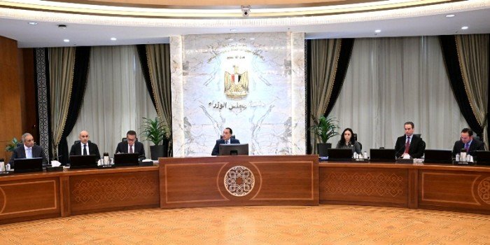 مصر.. رئيس الوزراء يناقش إجراءات حماية الأطفال والنشء من المحتوى الضار على وسائل التواصل الاجتماعي مصر.. رئيس الوزراء يناقش إجراءات حماية الأطفال والنشء من المحتوى الضار على وسائل التواصل الاجتماعي