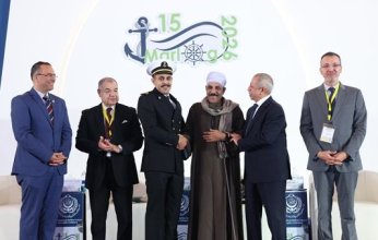 رئيس الأكاديمية العربية يكرم القبطان أحمد عمر بطل واقعة إنقاذ "مهاجر في البحر المتوسط" في ختام مارلوج 15