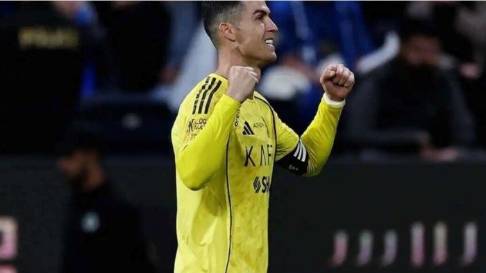 رونالدو يدير ظهره لازمته مع النصر.. ويحتفل بعيد ميلاده على طريقته الخاصة رونالدو يدير ظهره لازمته مع النصر.. ويحتفل بعيد ميلاده على طريقته الخاصة