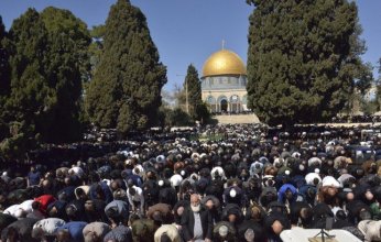 الأوقاف الإسلامية بالقدس: 80 ألف فلسطيني أدوا صلاة الجمعة الاولى من رمضان في الأقصى