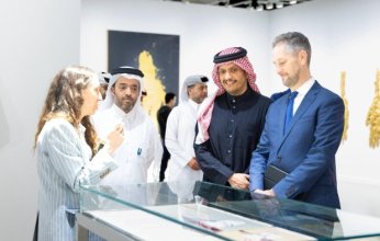 وزير الخارجية القطري يتفقد معرض «آرت بازل قطر»
