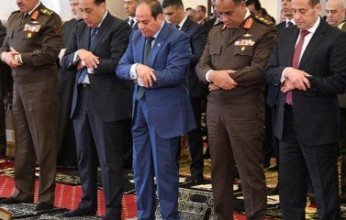 مصر.. المتحدث الرئاسي ينشر صور الرئيس السيسي يؤدي صلاة الجمعة بمسجد المشير طنطاوي