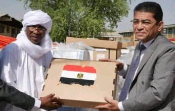 مصر تسلم تشاد منحة مكونة من 10 آلات لغسيل الكلى