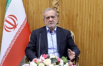 الرئيس الإيراني يكلف وزير خارجيته بالتفاوض مع الولايات المتحدة