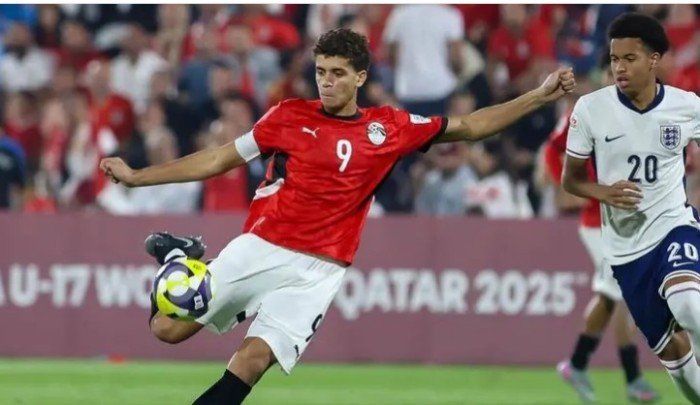 لاعب منتخب مصر يغادر المعسكر بعد استدعاء برشلونة لاعب منتخب مصر يغادر المعسكر بعد استدعاء برشلونة