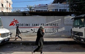 "أطباء بلا حدود" تحذر من تداعيات كارثية لوقف الاحتلال لنشاطاتها في غزة