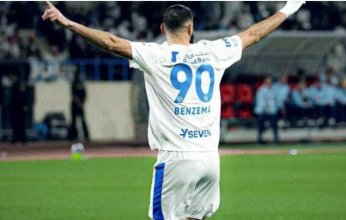 في أول مشاركة له رقمين قياسيين لـ بنزيما مع الهلال