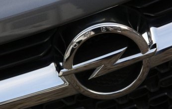 Opel تستدعي أكثر من 900 ألف سيارة بسبب خلل في وسادات Takata