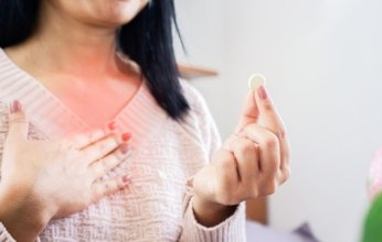 علماء يحذرون.. دواء شائع لعلاج حرقة المعدة يهدد الجسم بنقص المعادن وفقر الدم