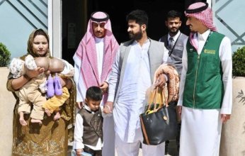 لدراسة حالتهما.. التوأم الملتصق «سفيان ويوسف» يصلان إلى الرياض