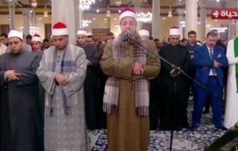 بث مباشر.. صلاة العشاء والتراويح من مسجد الحسين
